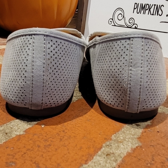 Xoxo grey flats with pinhole and X designs - Picture 6 of 6